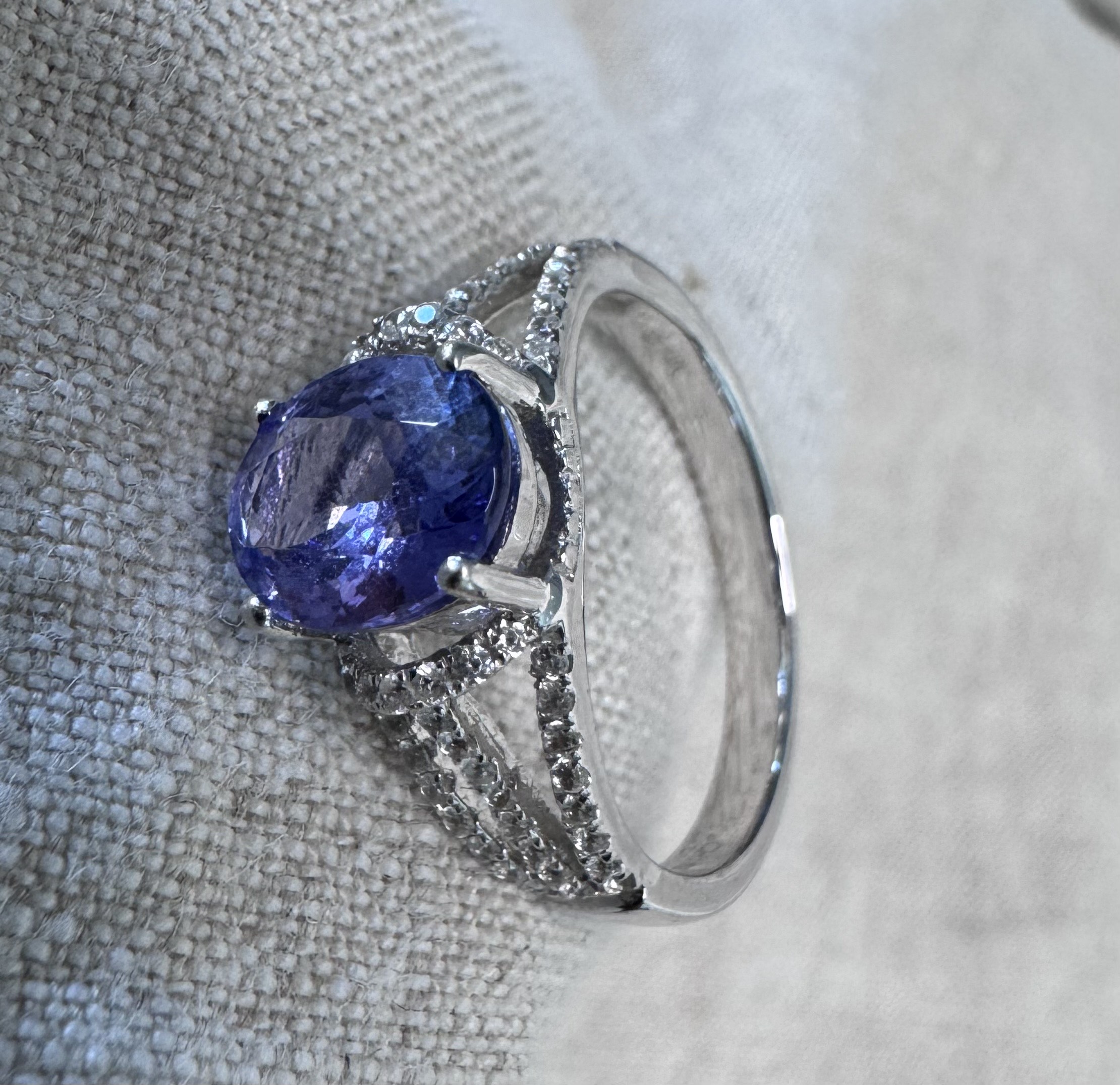 Tanzanite & Diamond Ring thumbnail 4